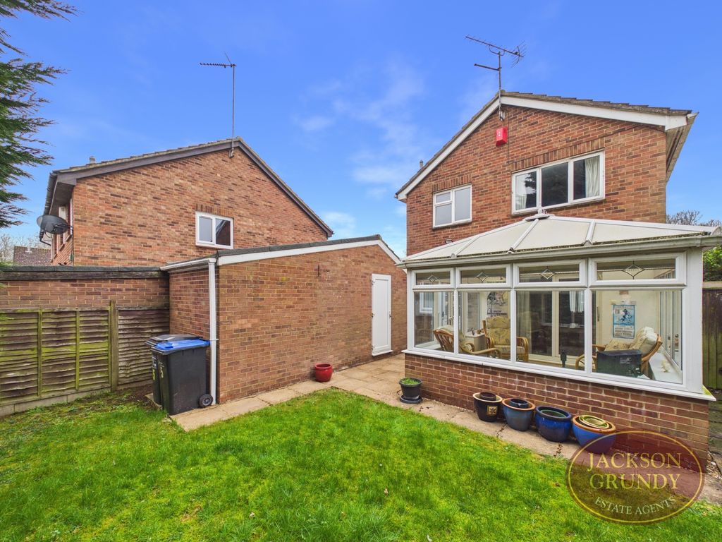Property photo 2 of 17 Downwood Close