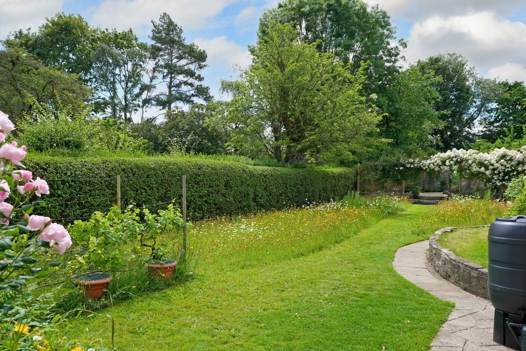 Property photo 3 of 47 Garden