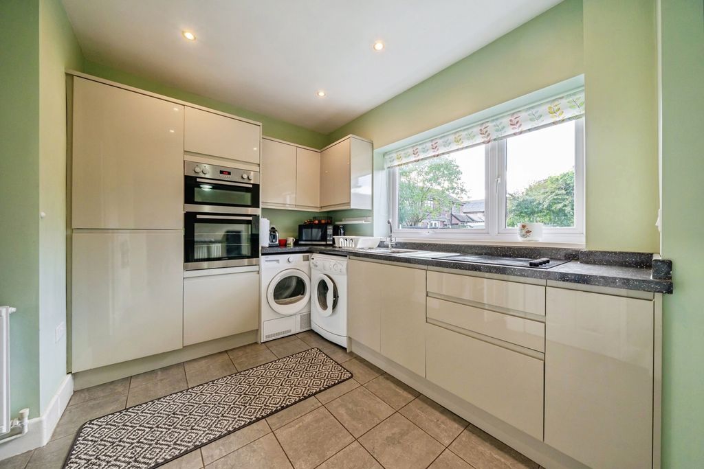Property photo 2 of 18 Kitchen