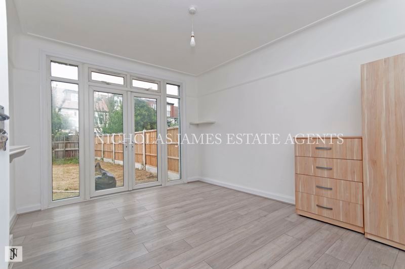 Property photo 2 of 10 Photo 3