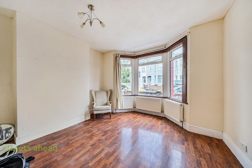 Property photo 2 of 14 0524F3Df-29B3-4F7...