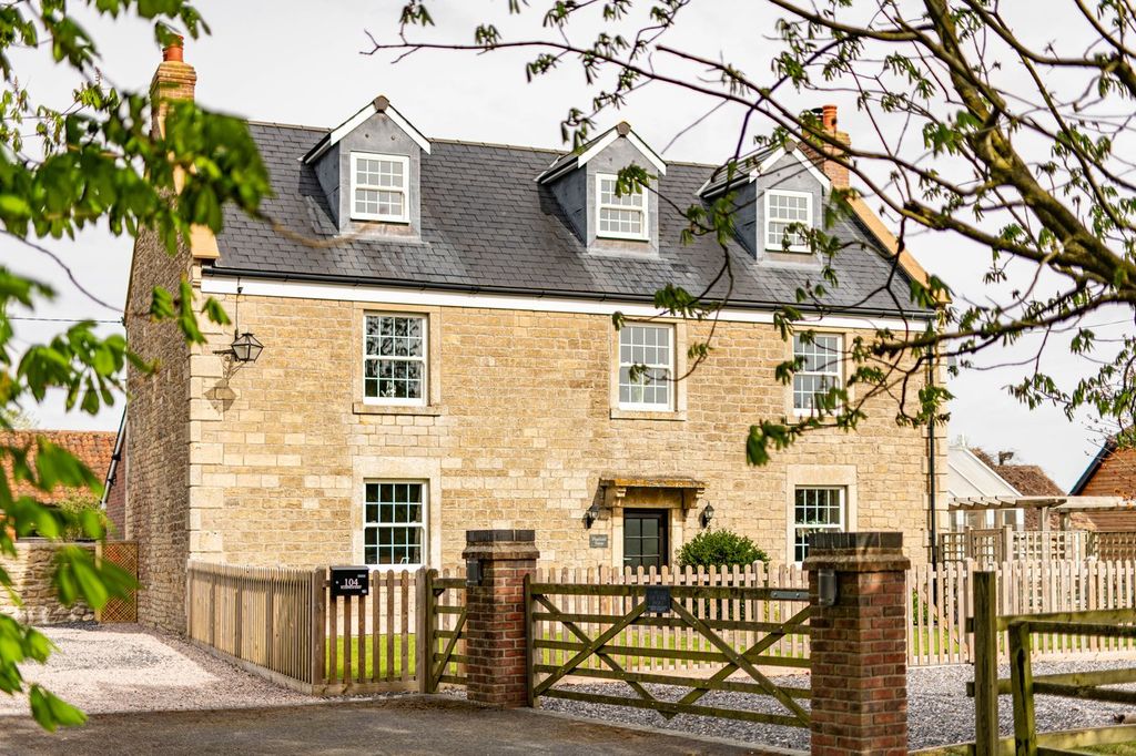 Property photo 1 of 28