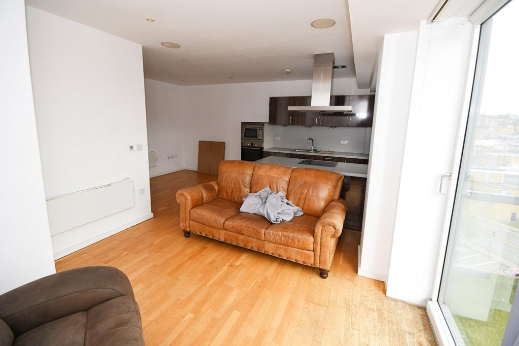 Property photo 2 of 8 Lounge