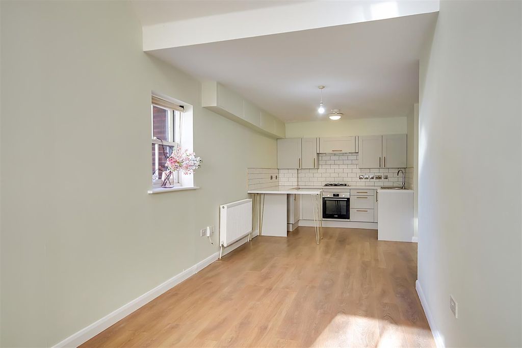 Property photo 3 of 12 Img_3368-Img_3370.Jpg