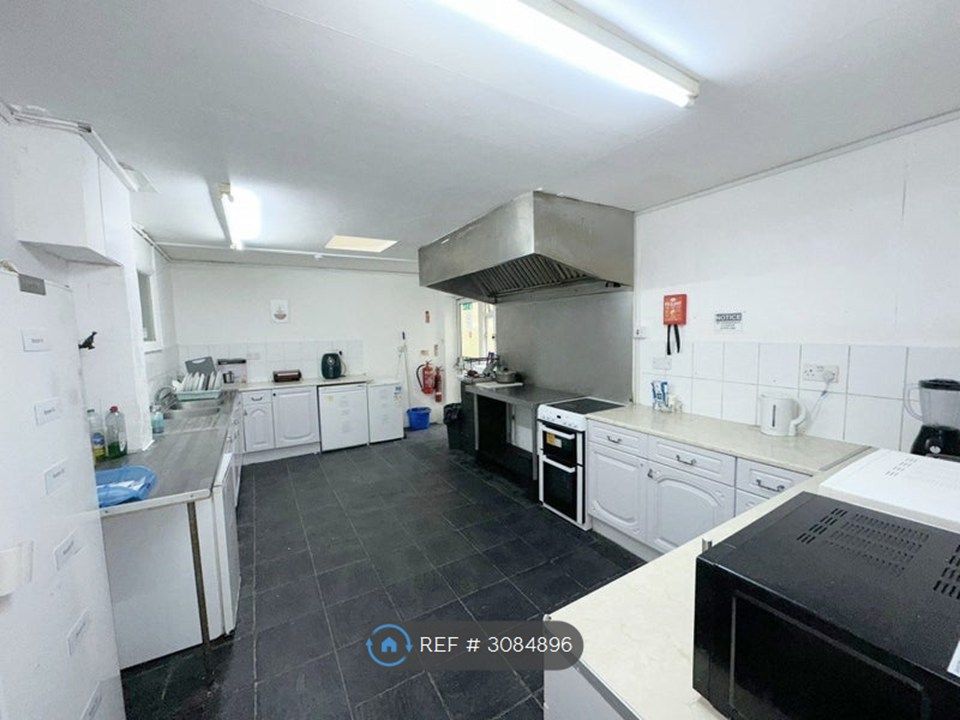 Property photo 3 of 16 Kitchen