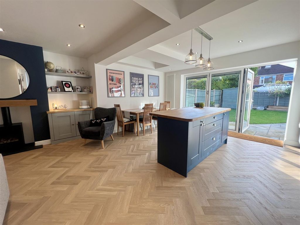 Property photo 3 of 22 Kitchen/Diner