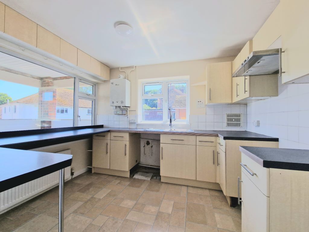 Property photo 3 of 9 Kitchen