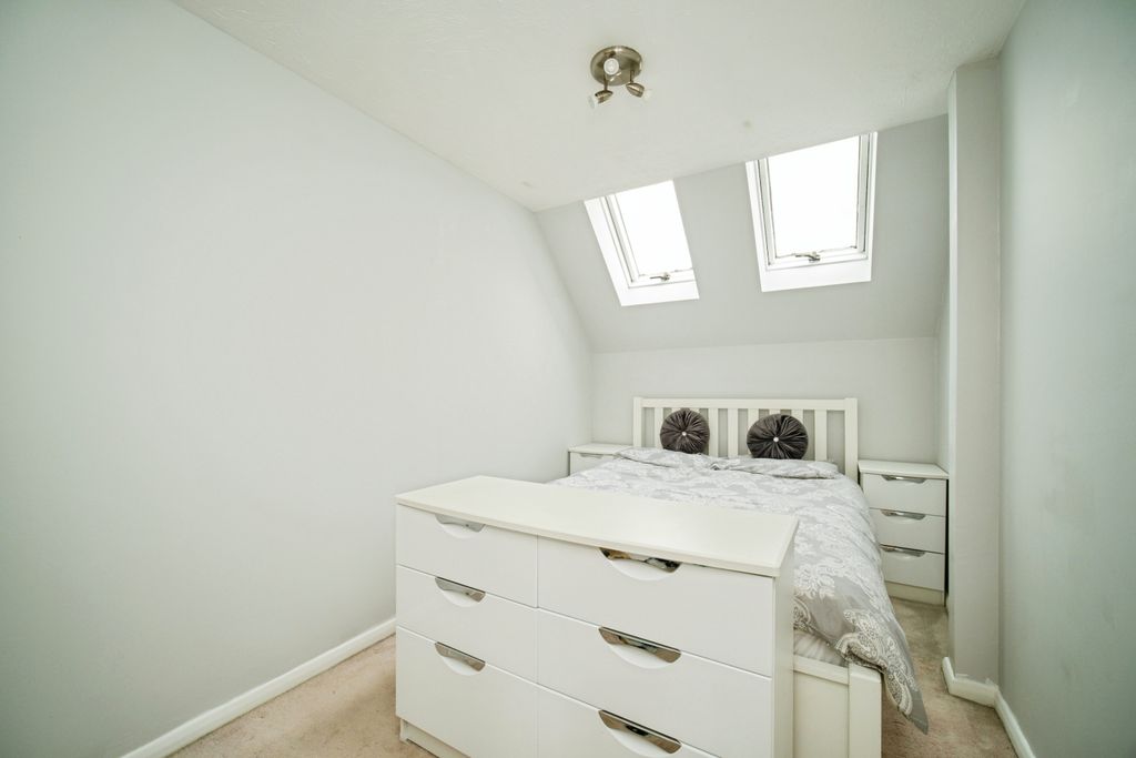 Additional image 10 of 3 bed flat for saleQueens Road, Farnborough GU14