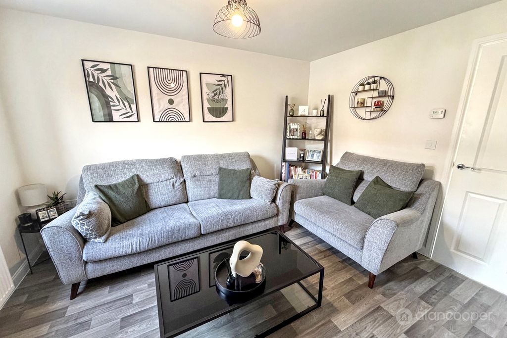 Property photo 3 of 15 4811184