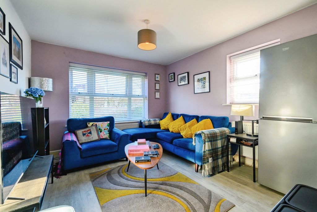 Property photo 3 of 18 Living/Kitchen Area