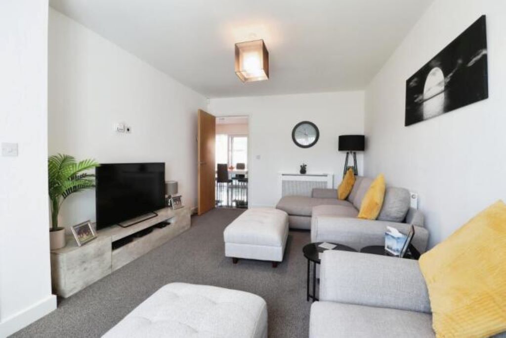Property photo 2 of 12