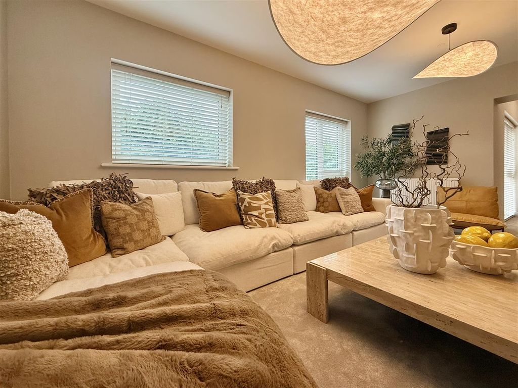 Property photo 2 of 27