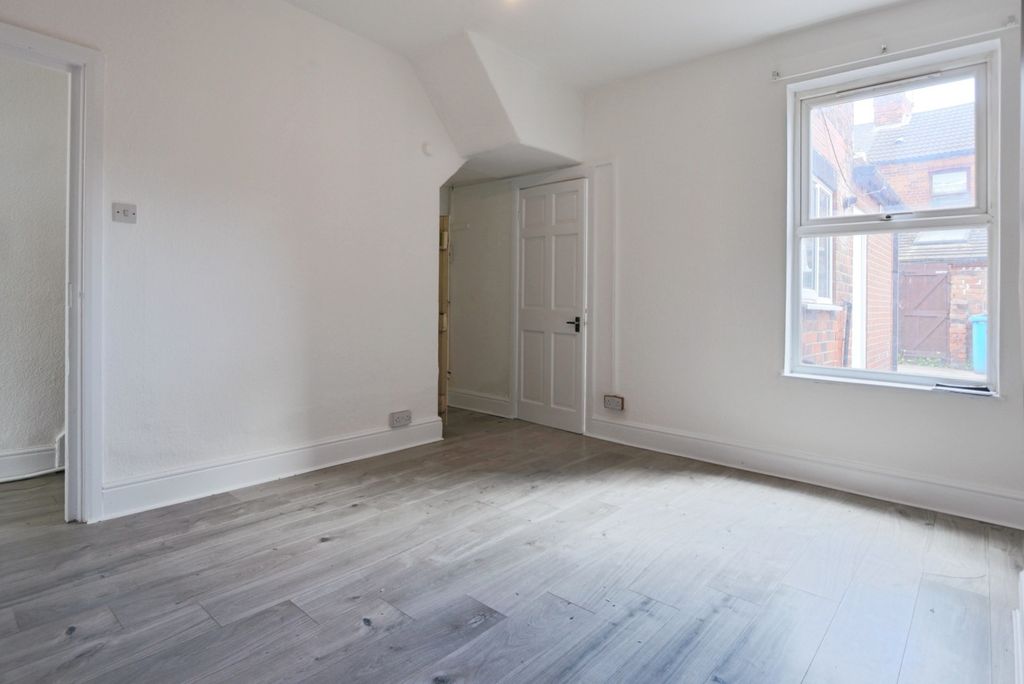 Property photo 3 of 12 4228677