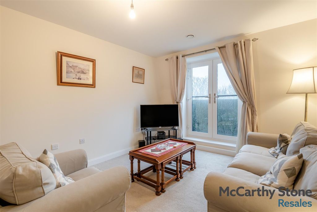 Property photo 2 of 16 8676970-Interior01.Jpg