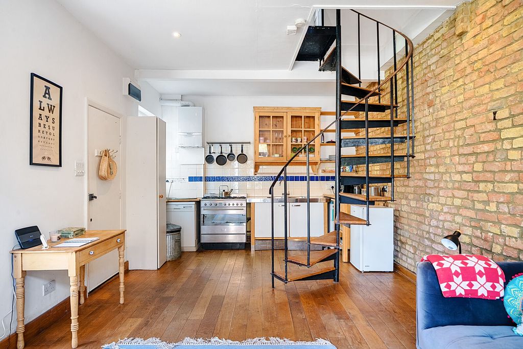 Property photo 1 of 32