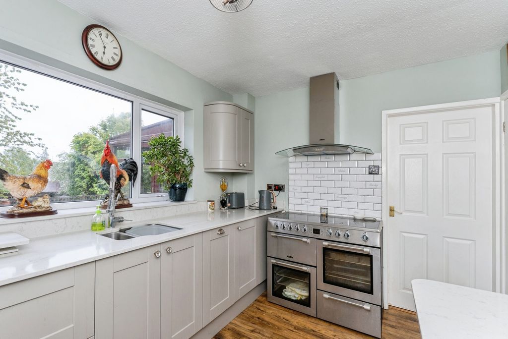 Property photo 3 of 30 Pbox-Img.Jpg