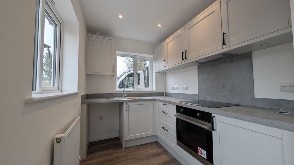 Property photo 2 of 12 Picture 2