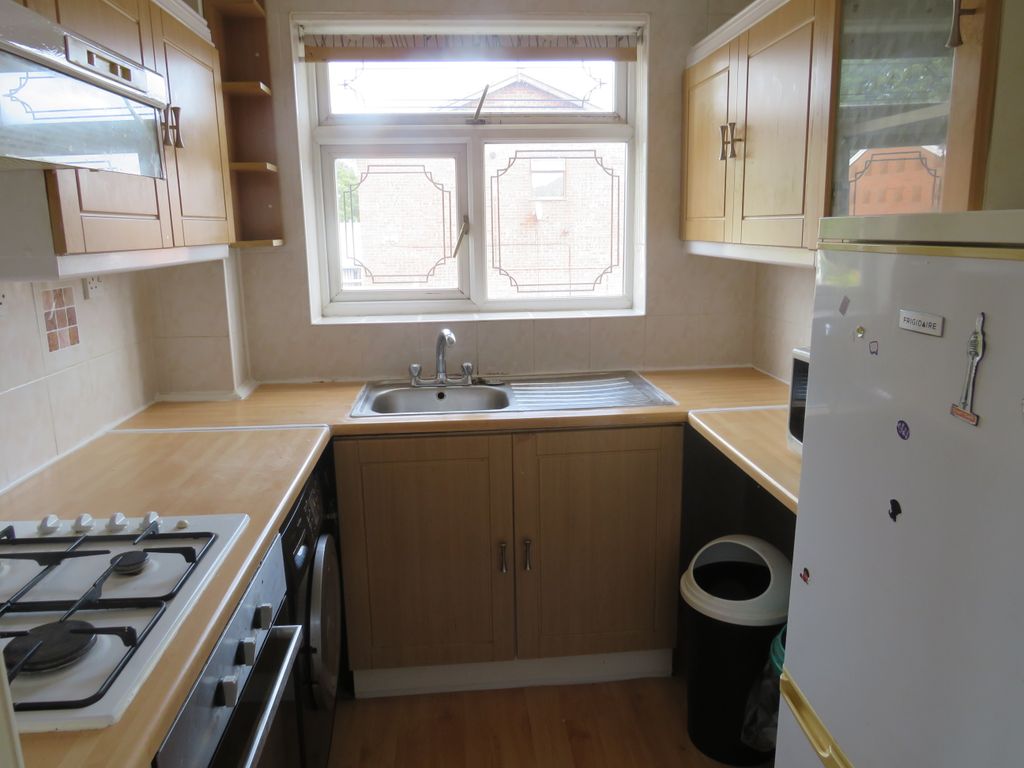 Property photo 3 of 7 Kitchen