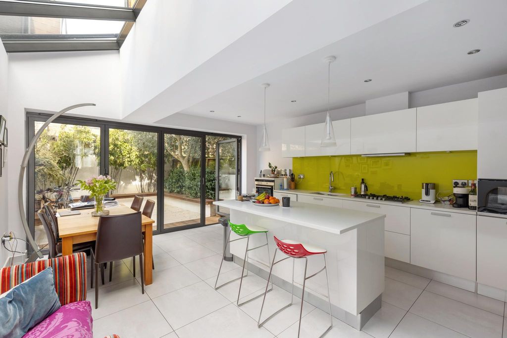 Property photo 3 of 18 Image