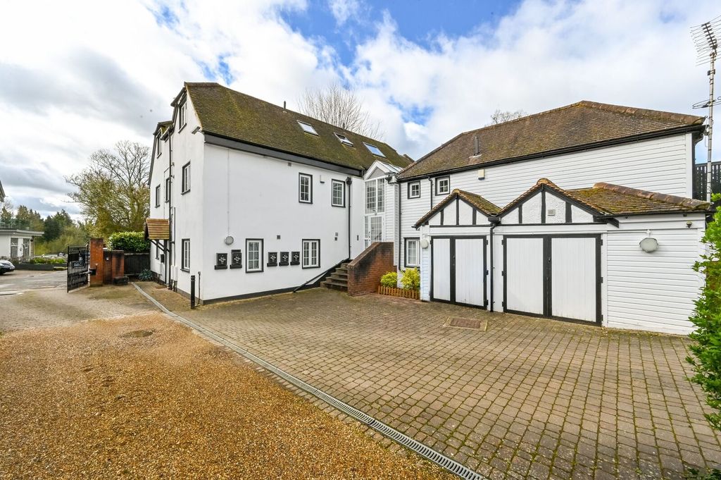 Additional image 20 of 3 bed flat for saleBoulters Lock Island, Maidenhead SL6