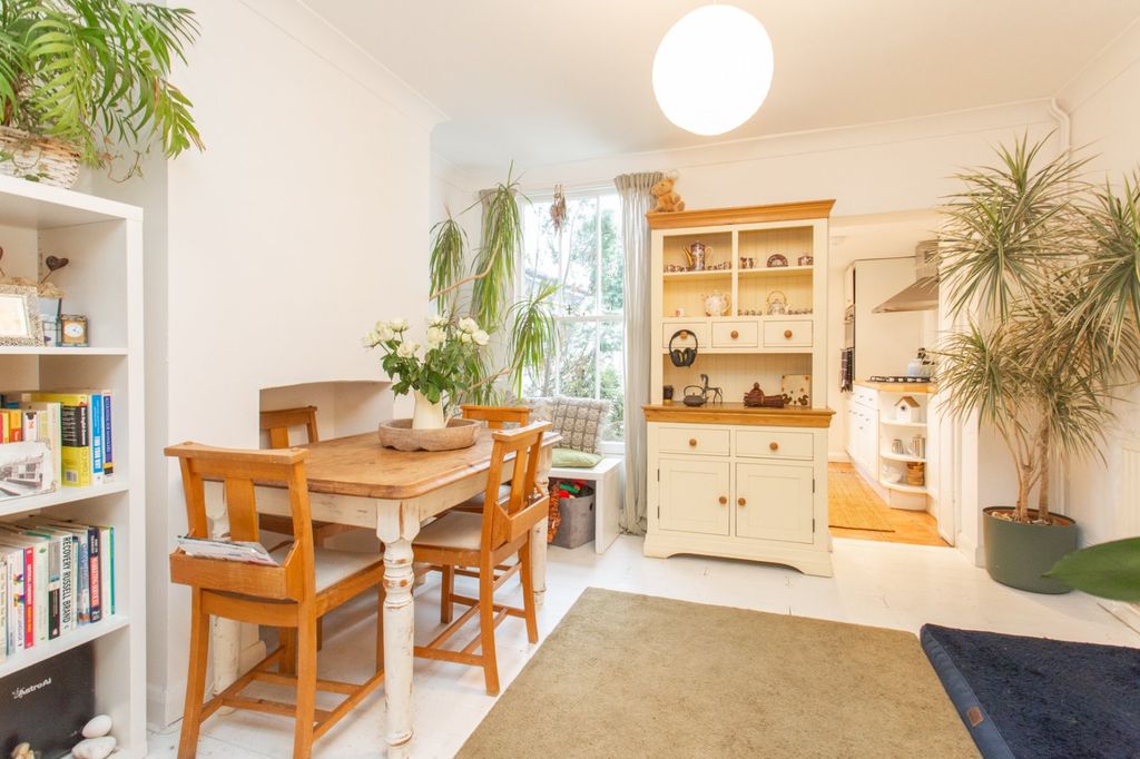 Property photo 3 of 16 Picture 3