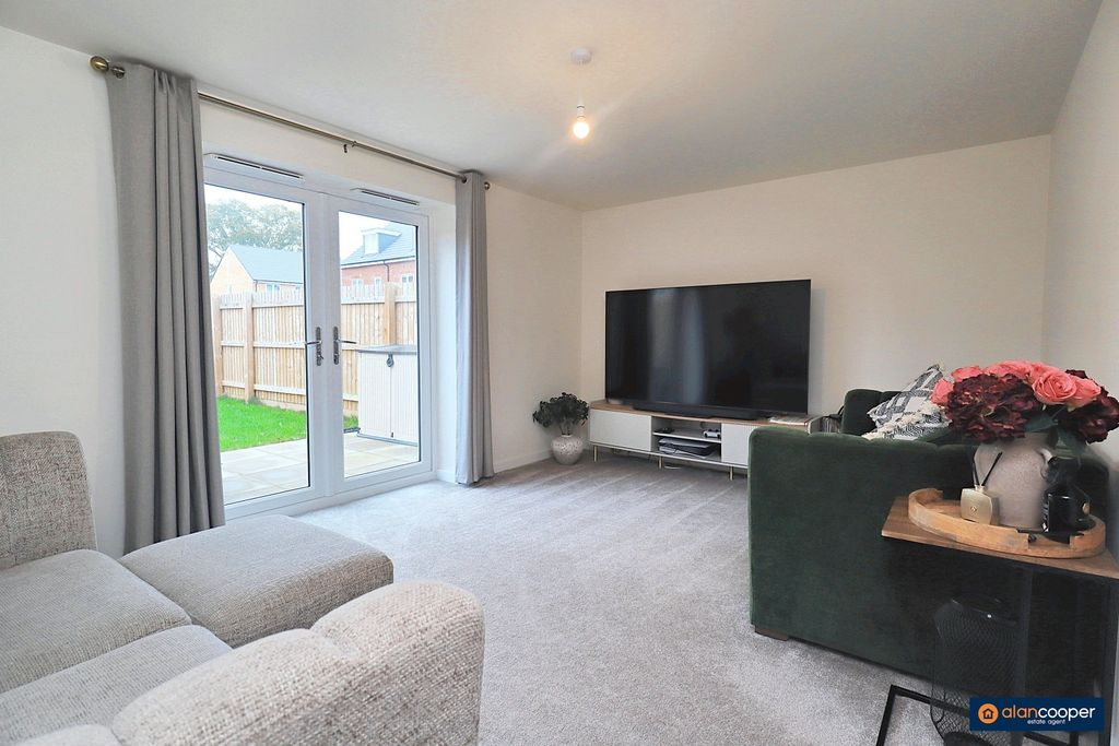 Property photo 3 of 23 4589035