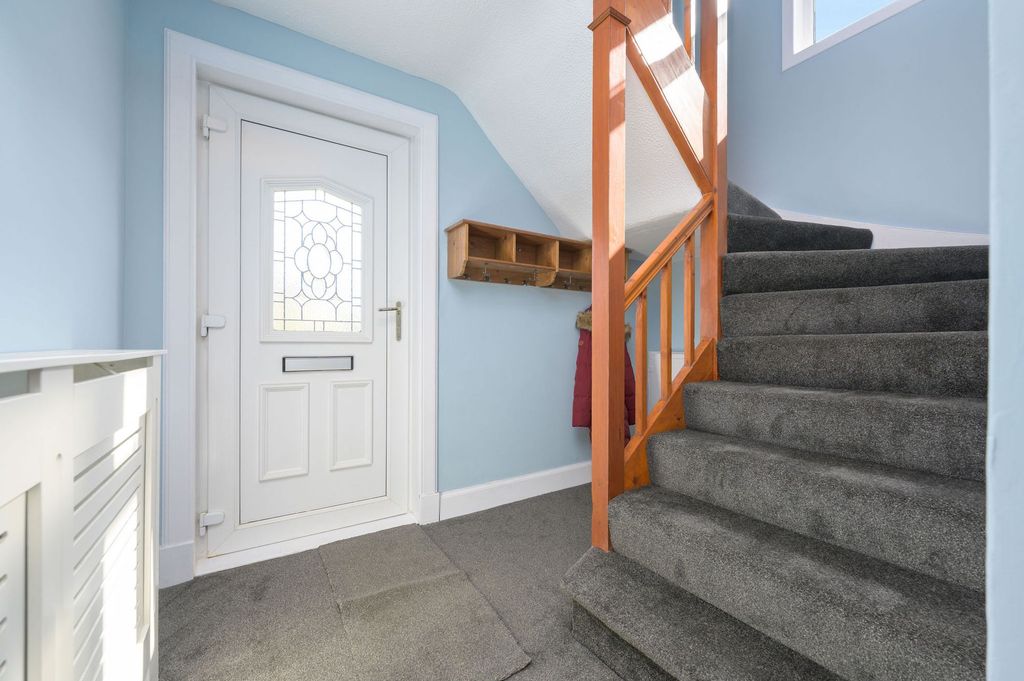 Property photo 2 of 30