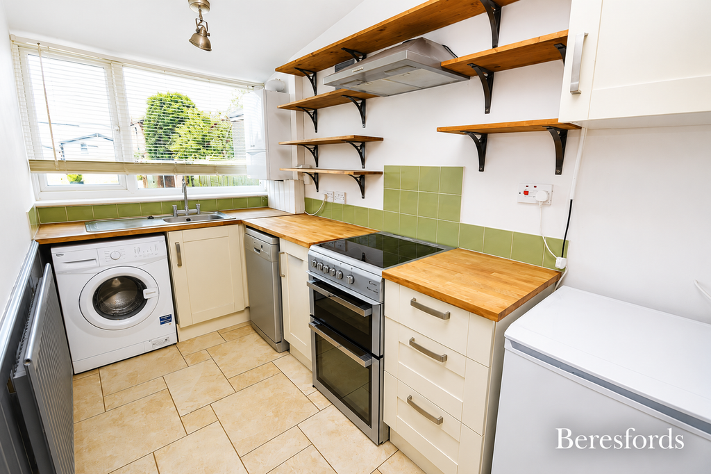 Property photo 3 of 8 Kitchen