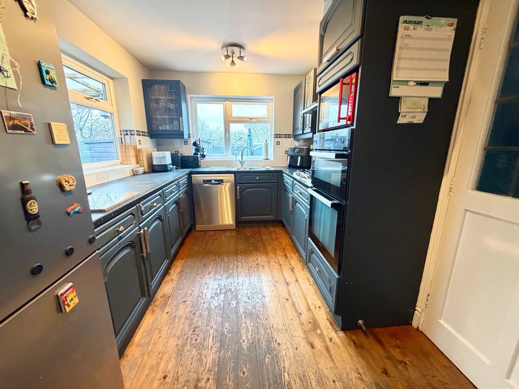 Property photo 3 of 26