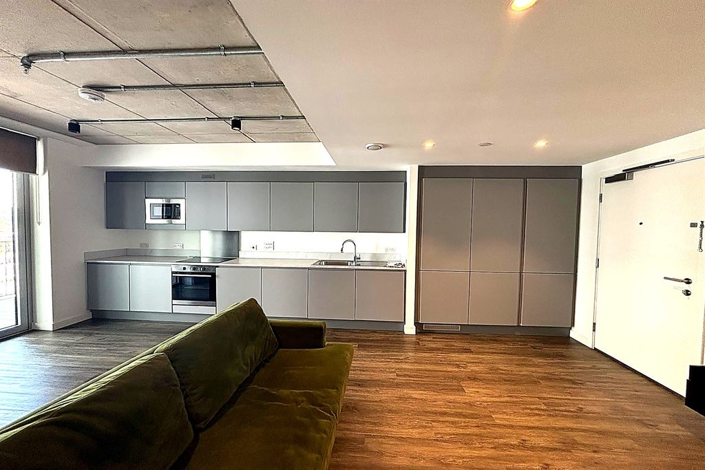 Property photo 1 of 12 (Main)