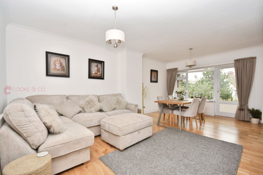 Property photo 2 of 21