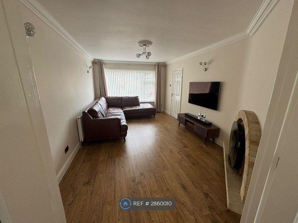 Property photo 3 of 10 Living Room