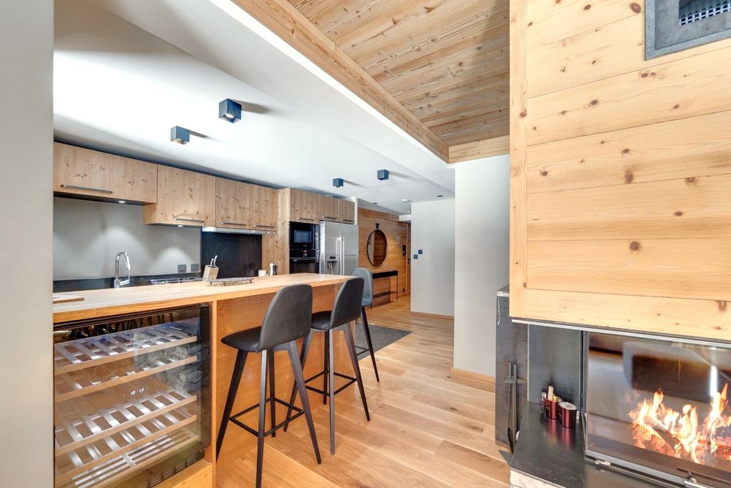 Property photo 3 of 17 Delightful 4 Bedroom