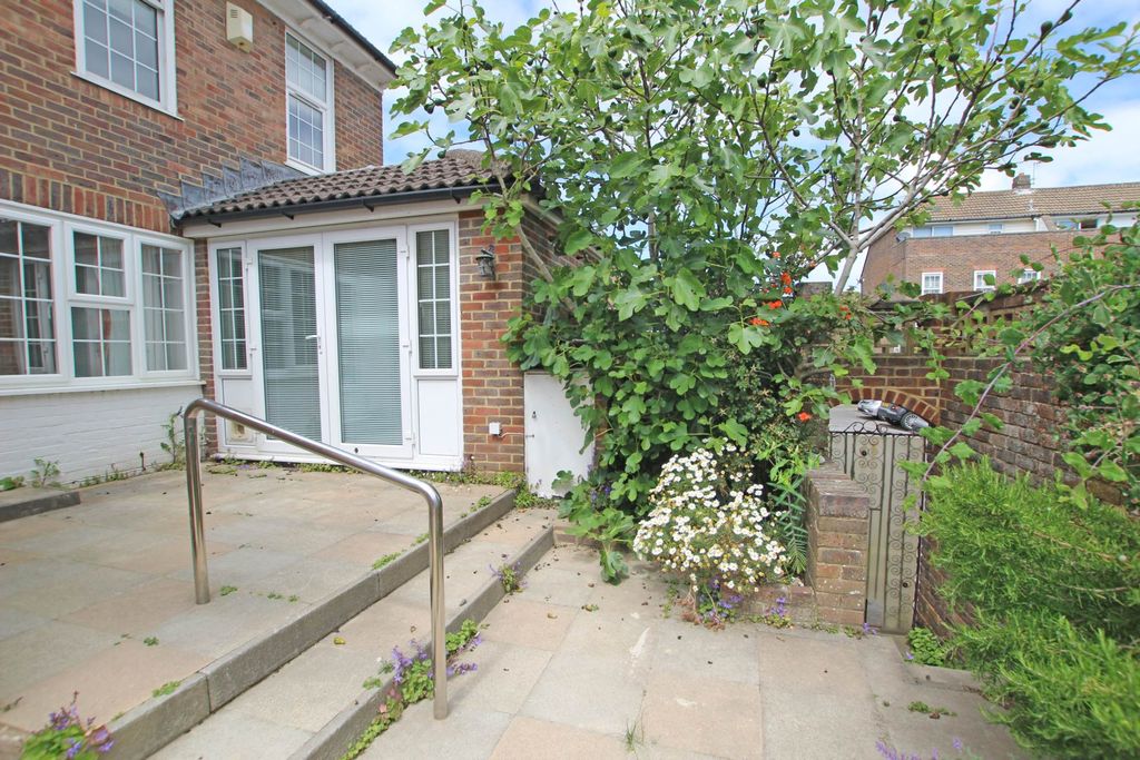 Property photo 3 of 20
