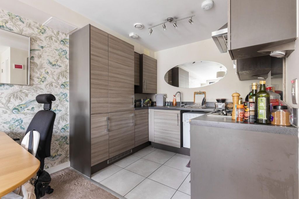 Property photo 3 of 12 Flat 13, Hollyfield, Pooles Park N4 3Fg-No Waterma