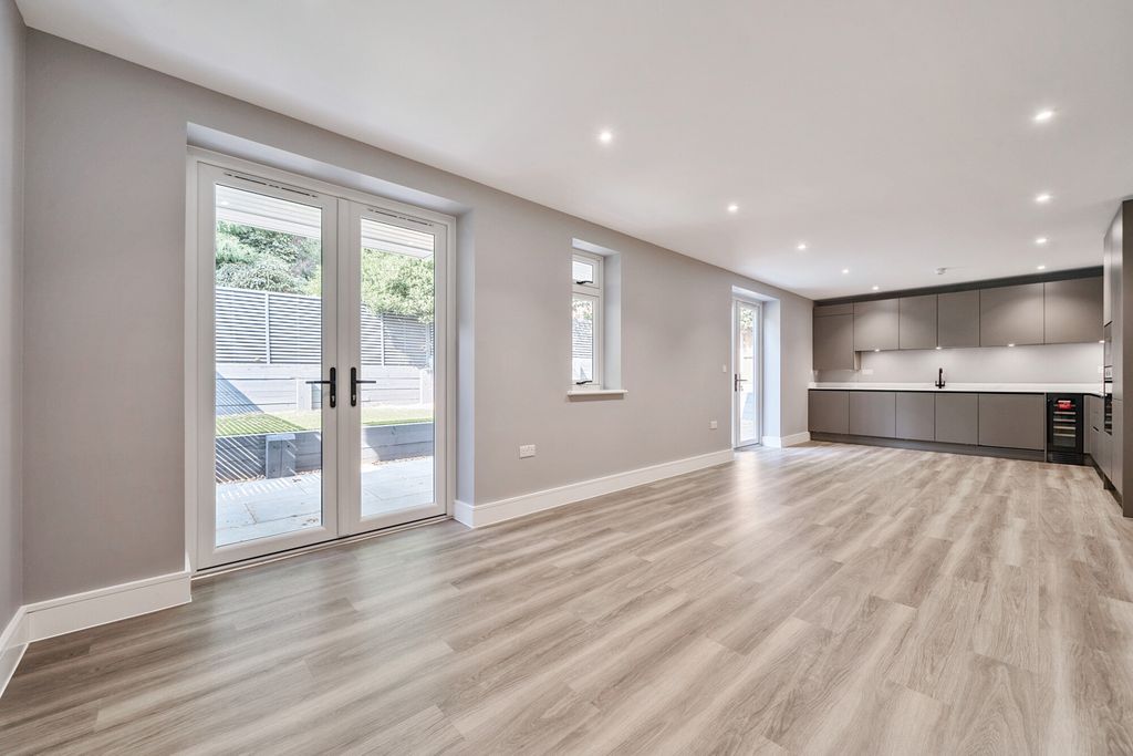 Property photo 2 of 13 1313802-9-68542B7...