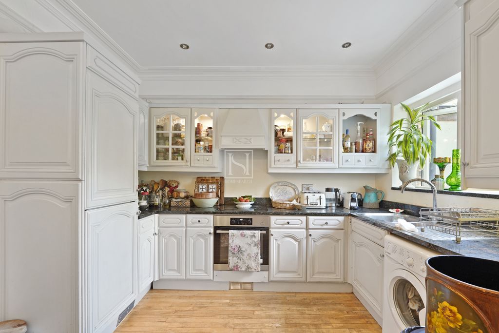 Property photo 3 of 12 Gallery