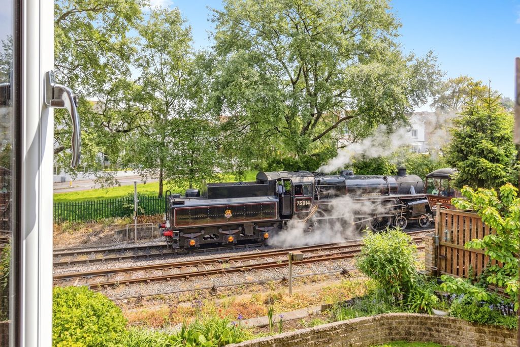 Property photo 2 of 16 Photo