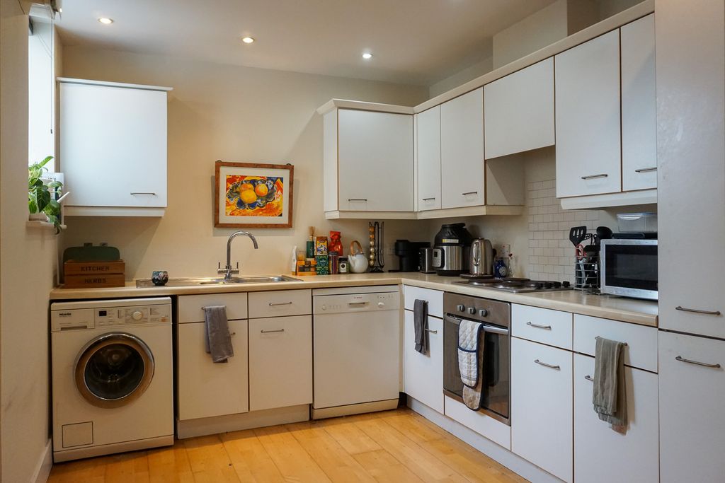 Property photo 2 of 11 Kitchen