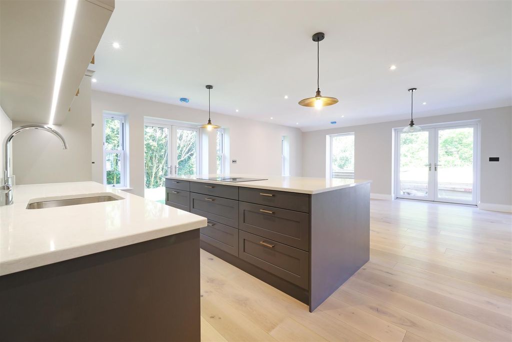 Property photo 3 of 13 No.6-Paddockgrove-Apr26-8428.Jpg