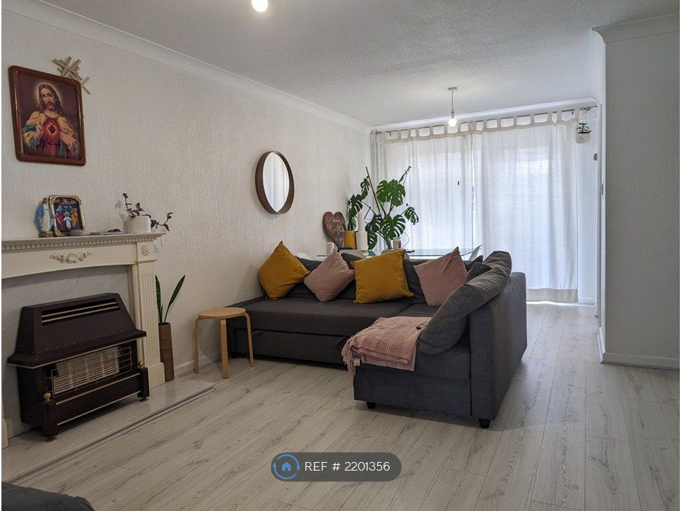 Property photo 2 of 11 Living Room