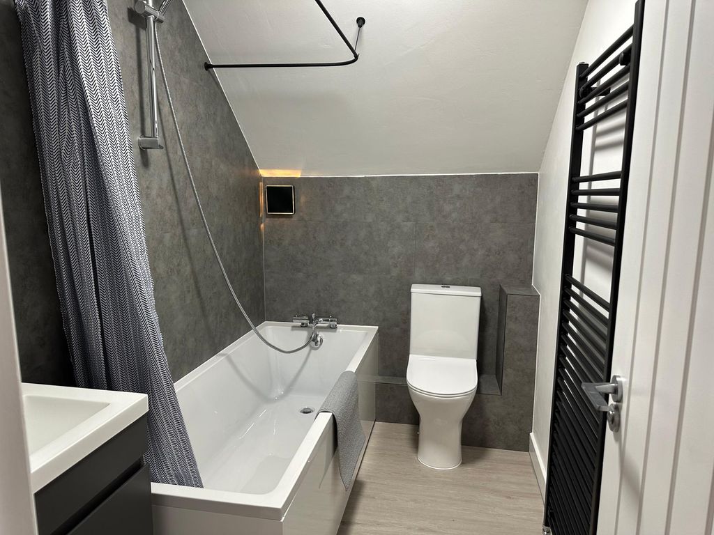 Property photo 3 of 7 Photo 2