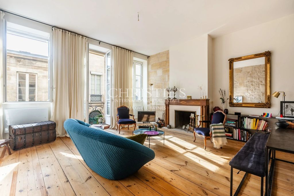 Property photo 1 of 12 Bordeaux Chartrons – Exceptional Address – Character Apartment – Private Garage