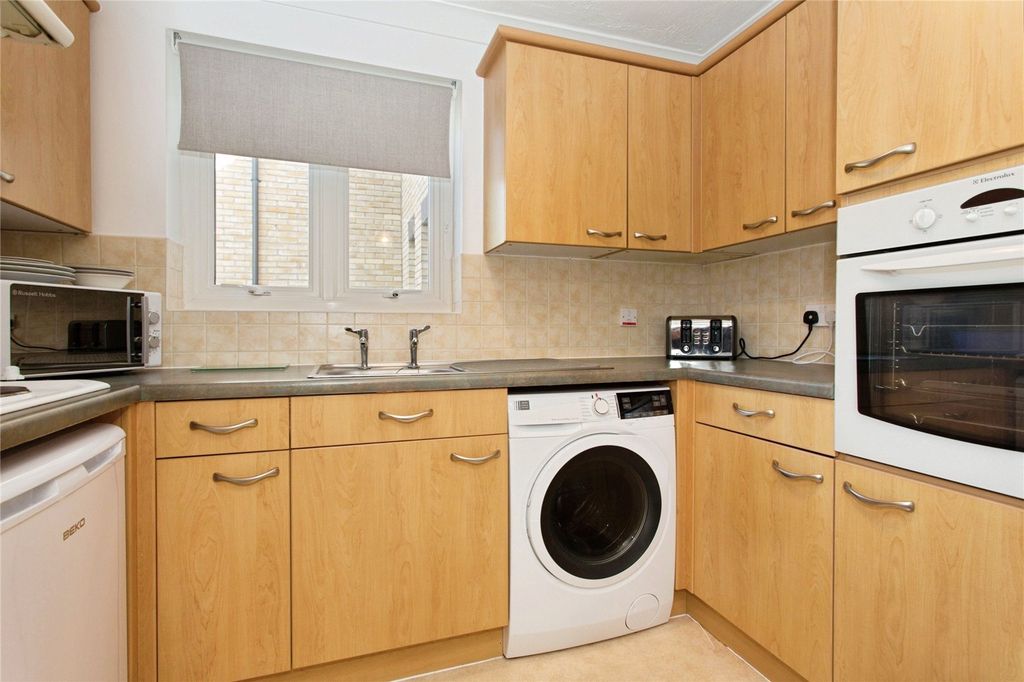 Property photo 3 of 9 Kitchen