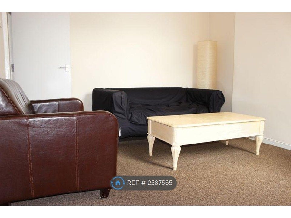 Property photo 3 of 6 Lounge