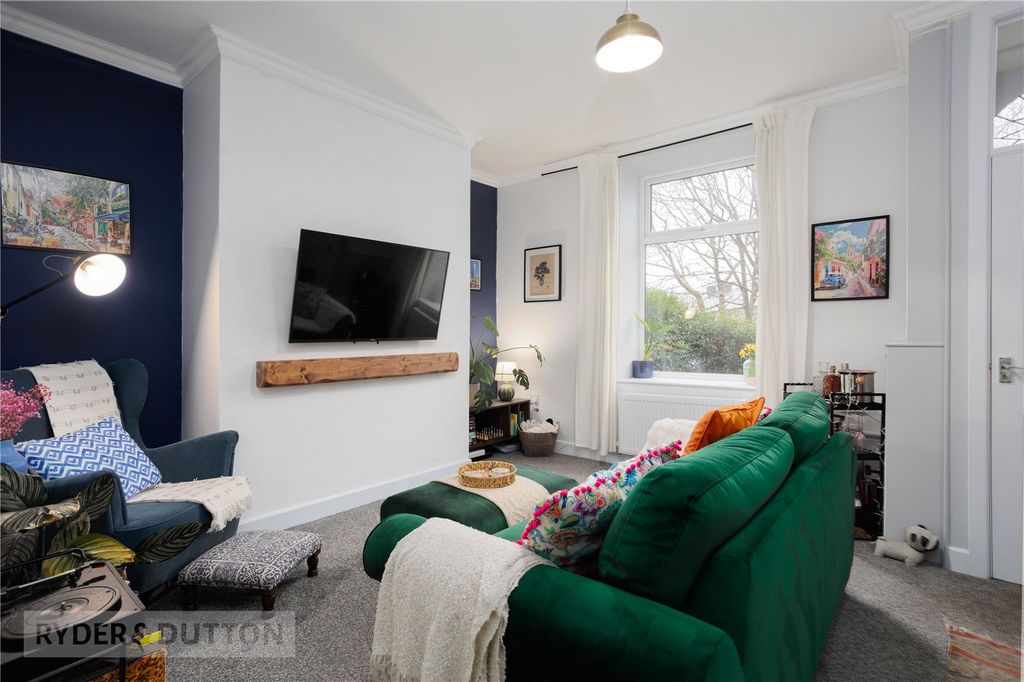 Property photo 3 of 22 Lounge