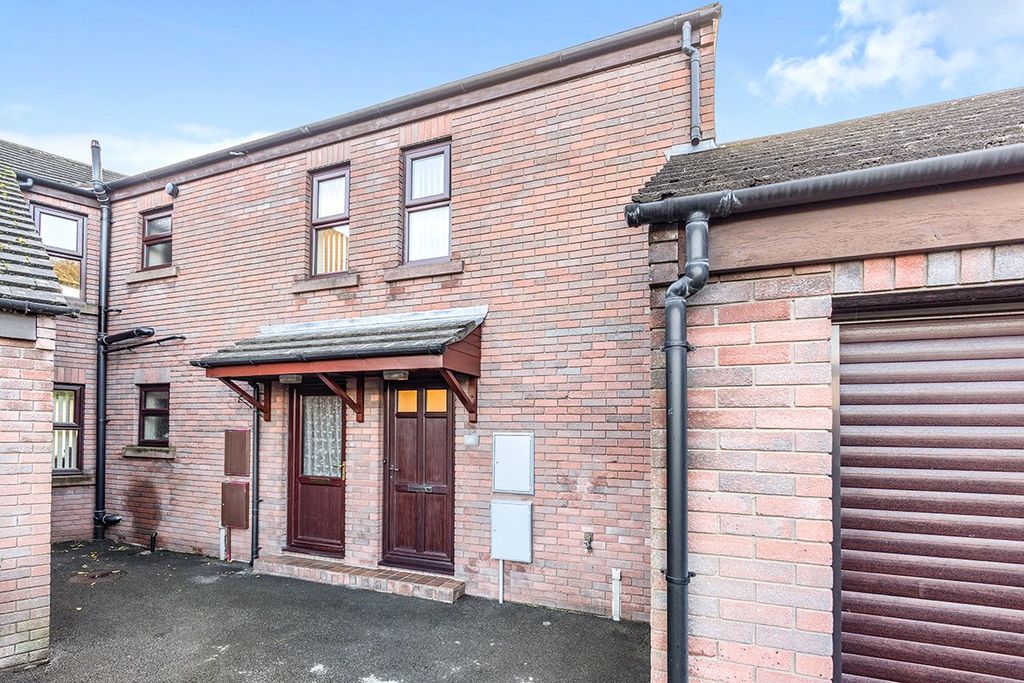 Property photo 1 of 8 Outside