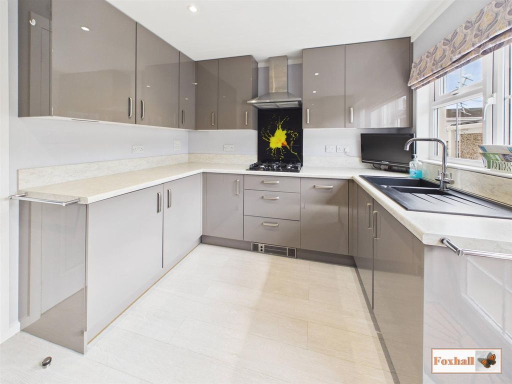 Property photo 2 of 26 Kitchen
