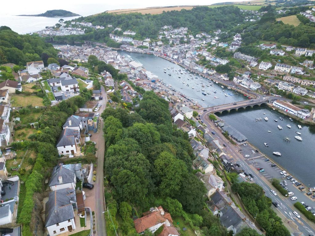 Property photo 2 of 4 Land Plot Setting