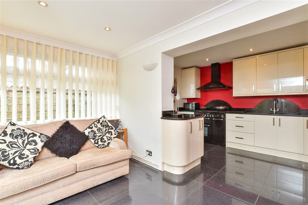 Property photo 3 of 19 Dining Area